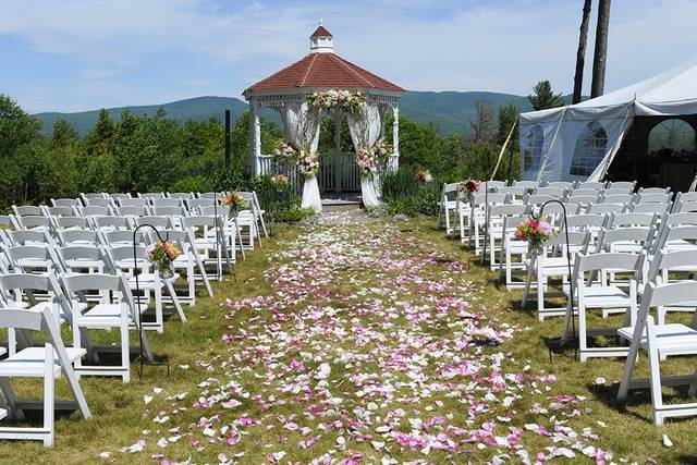 The White Mountain Hotel & Resort