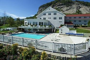 White Mountain Hotel & Pool
