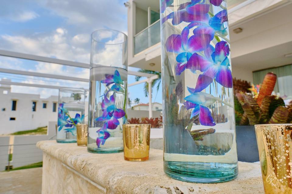 Reception decor blue orchids