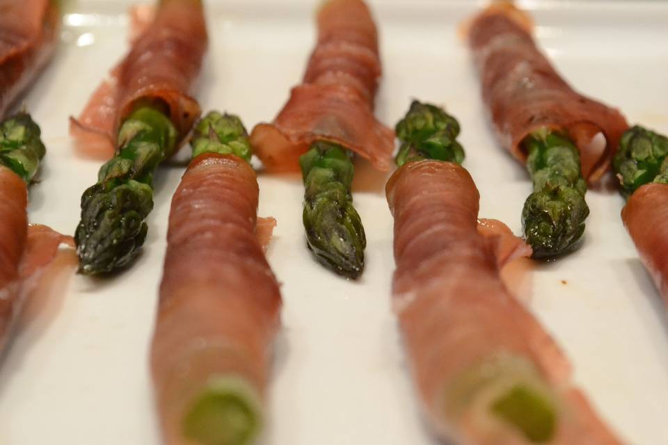 Asparagus wrapped in prosciutto