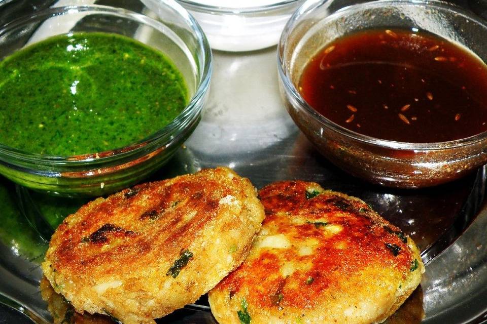 Indian hors d'oeuvres such as this Aloo Tikki are delicious with the variety chutney
www.aristacatering.com