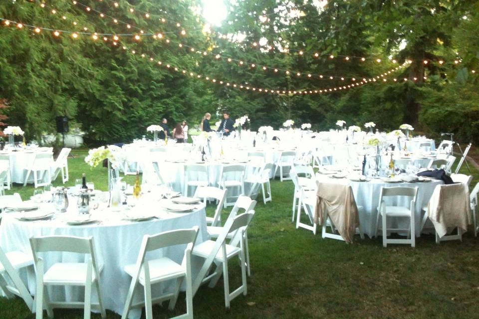 Outdoor dining at a Maple Valley wedding
www.aristacatering.com
