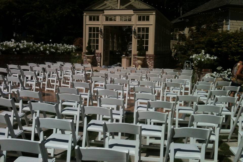 Outdoor wedding at private home in Maple Valley