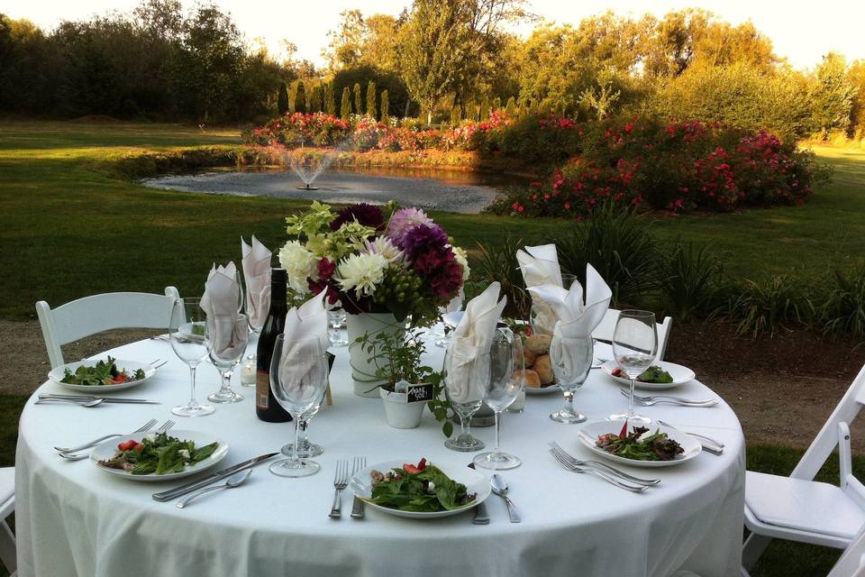 Beautiful outdoor dining at Sanders Estate
www.aristacatering.com