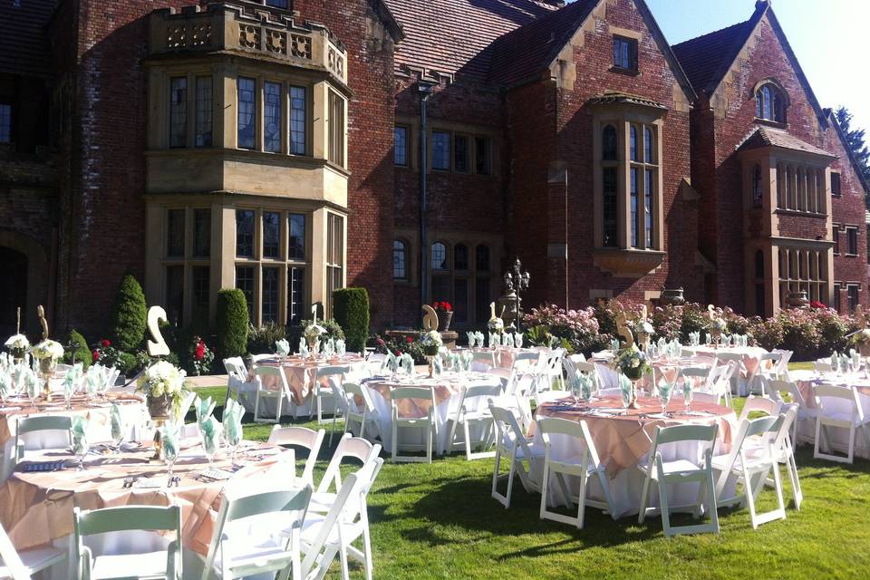 Beautiful outdoor dining at the Thornwood Castle
www.aristacatering.com