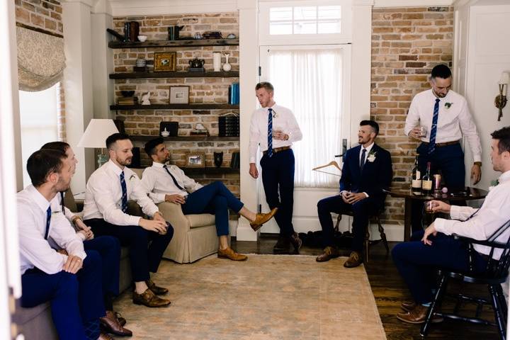 Colonial house wedding
