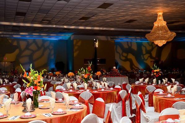 An elegant and extravagant reception for 550 guests in Richmond, Virginia.