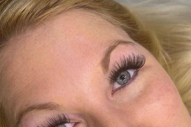 Dramatic lashes