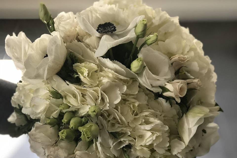 White bridal bouquet