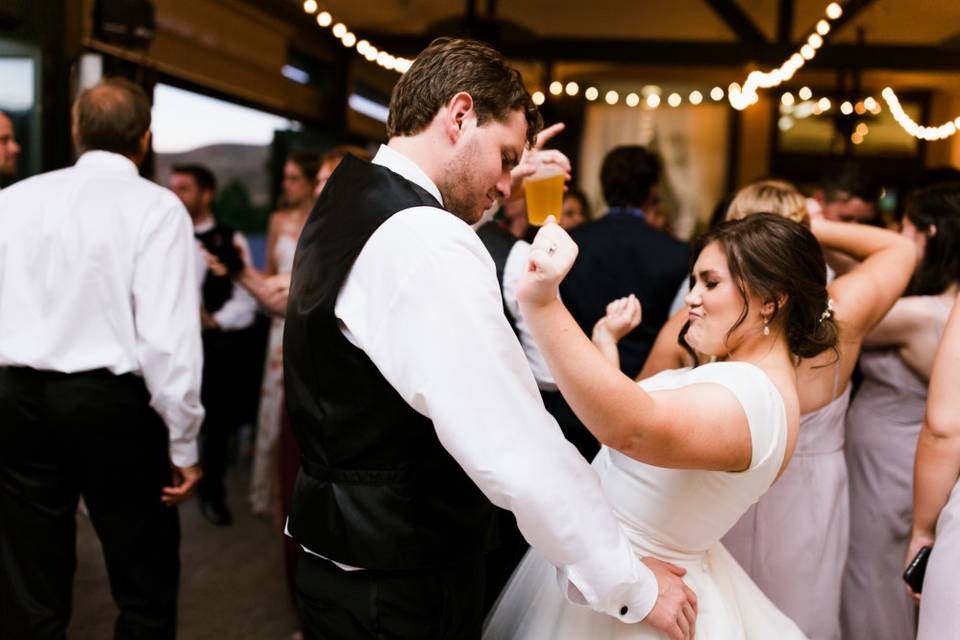 Bride & Groom Groovin