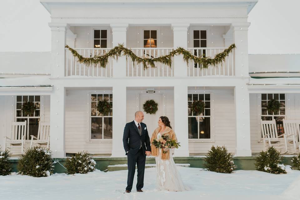 Winter wedding couple