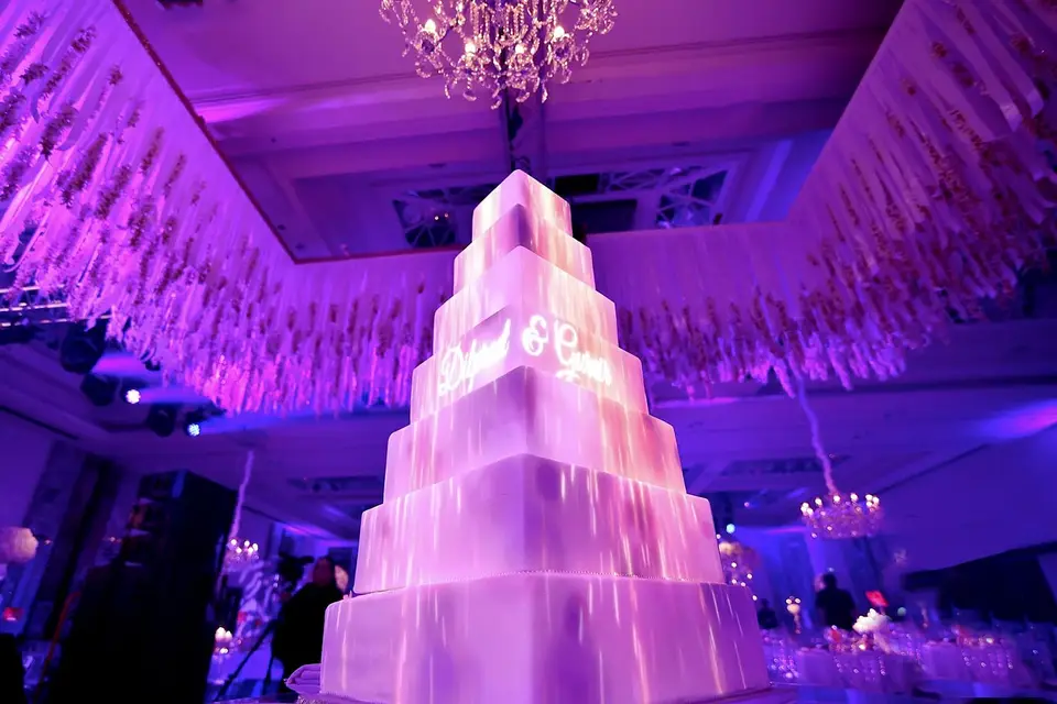 Decorate Your Wedding Cake with Projection Mapping - Avenue Calgary