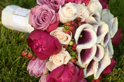 Luxuriant richness: antique rose roses, burgundy peonies, and two-tone lilies.