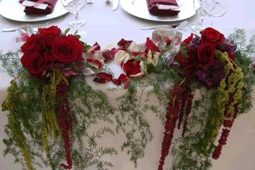 Simple linens, luxuriant florals. What's your vision?