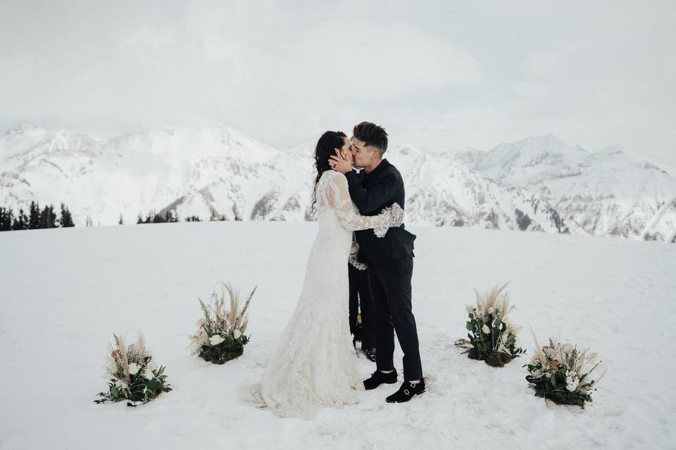 Snowy winter elopement