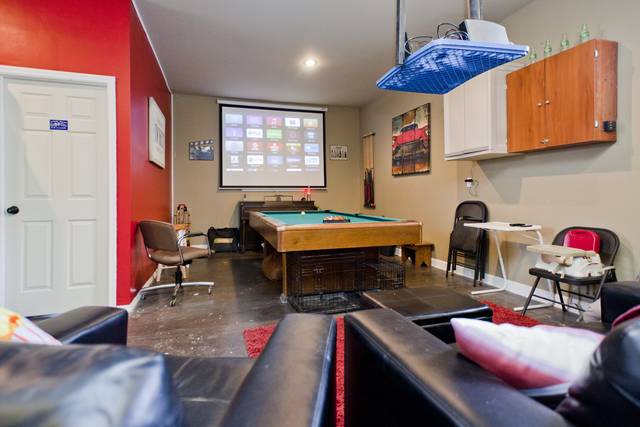 Pool table