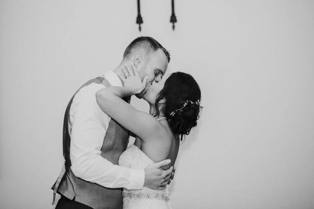 Kissing couple | Jack Hoyle Photo