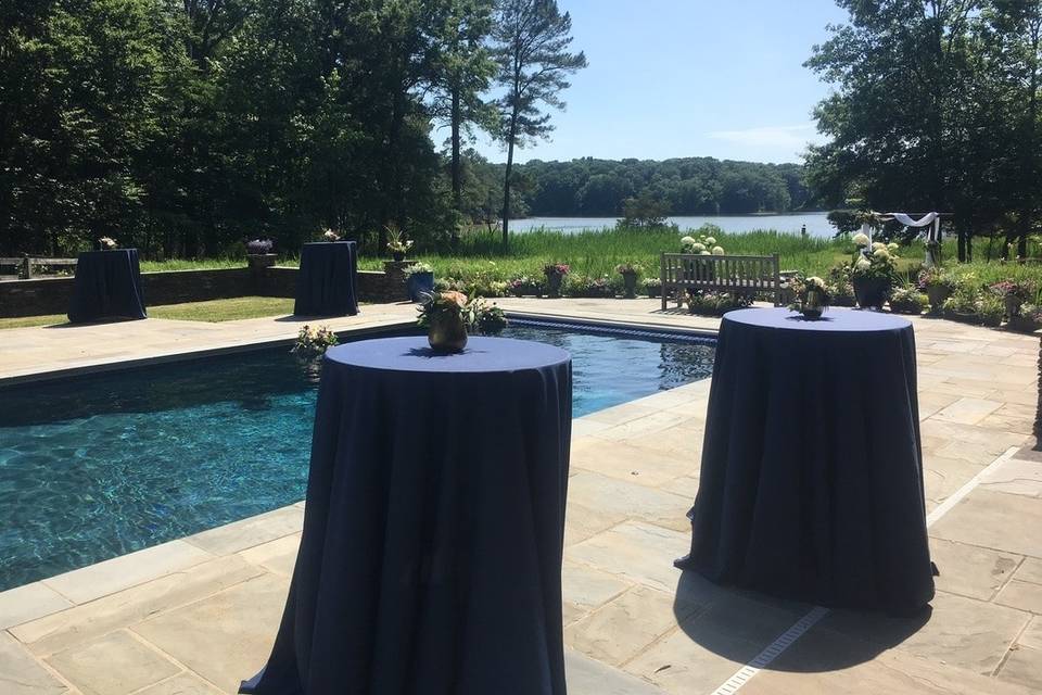 Outdoor table setting