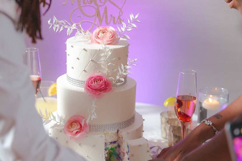 Vicky & Melissa Wedding cake