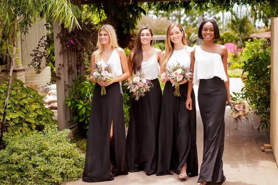 Bridesmaids in Sherman Gardens