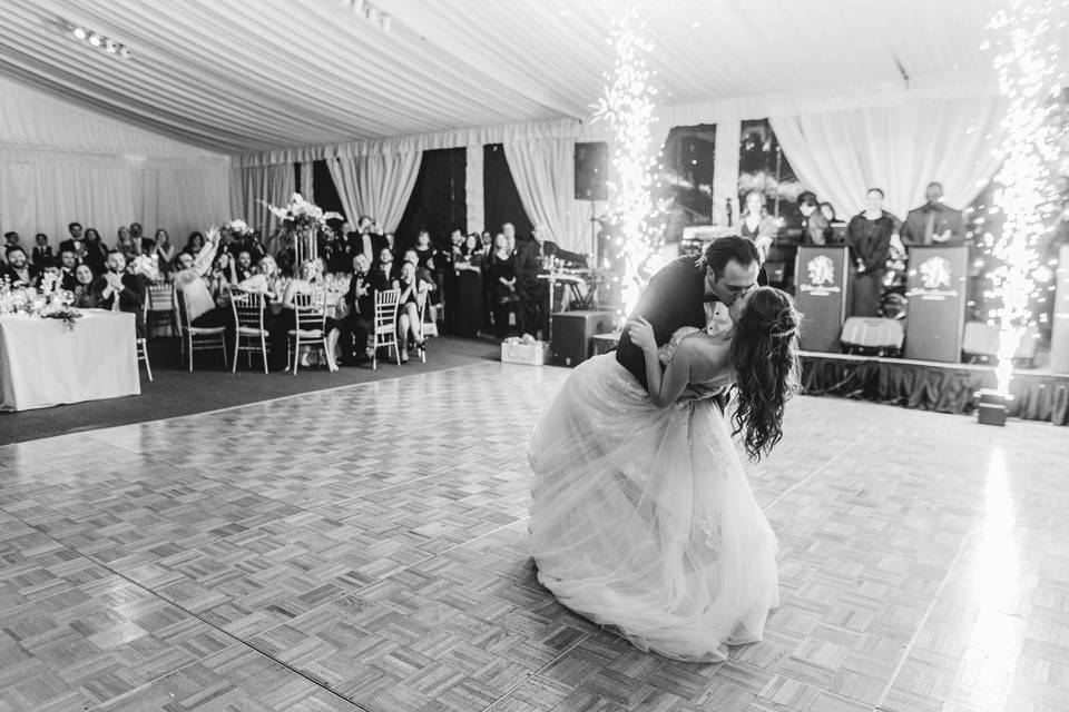 Kiss on the dance floor