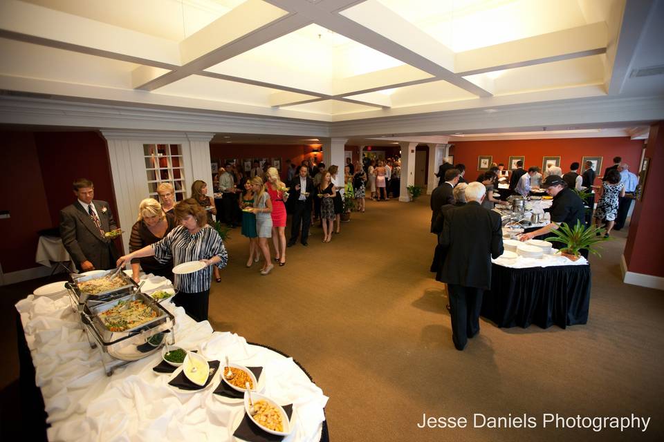 At ECC, we provide a separate space for your cocktail hour before retiring into the ballroom for your reception