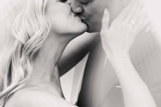 Veil kiss