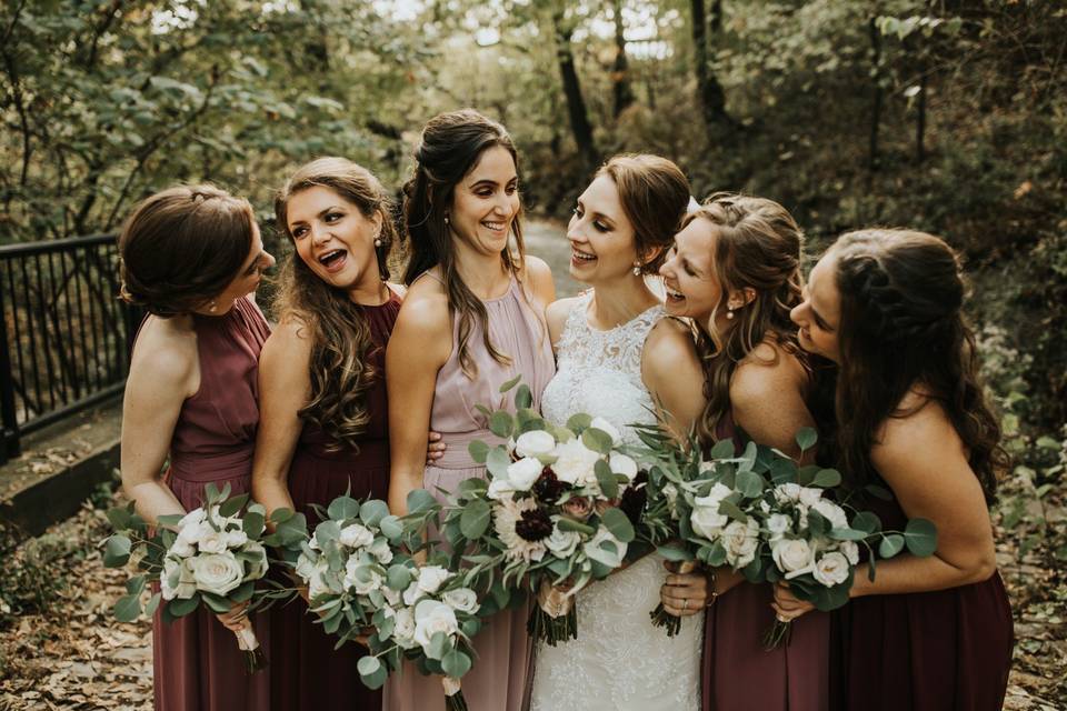Rustic and romantic wedding party
