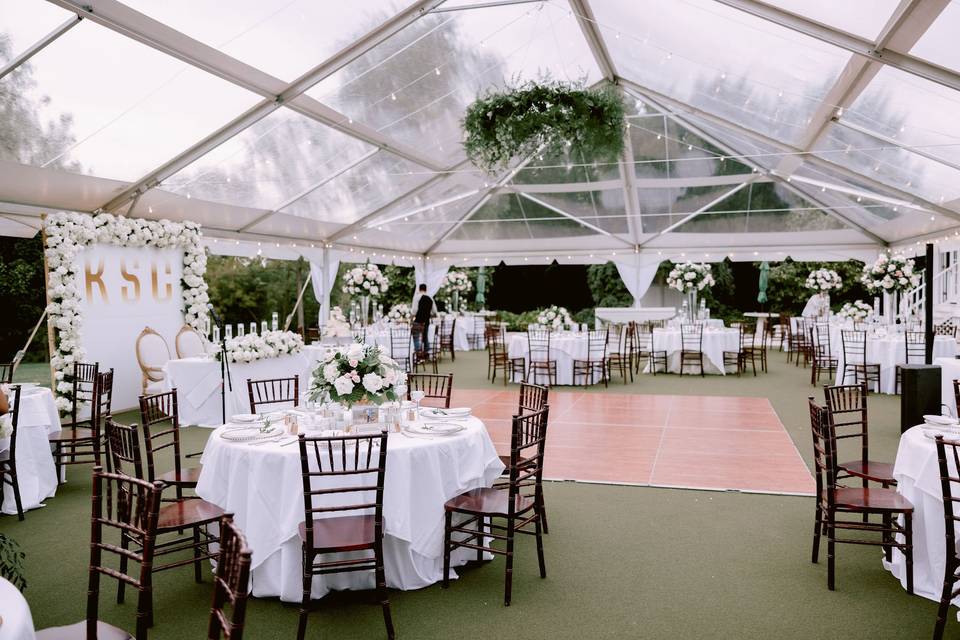 Modern tent wedding