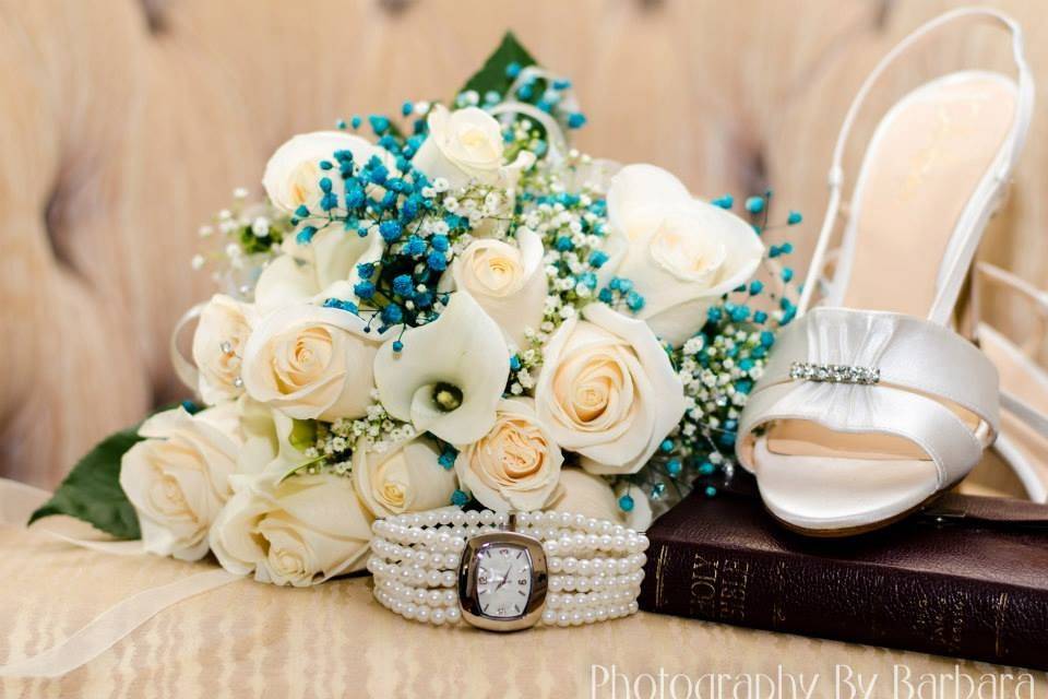 Bridal bouquet and accessories