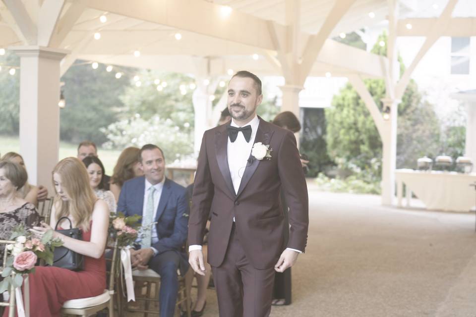 Maroon groom