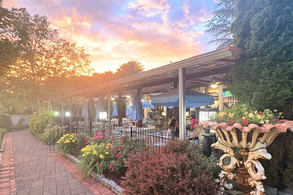 Four Seasons Gold Hour