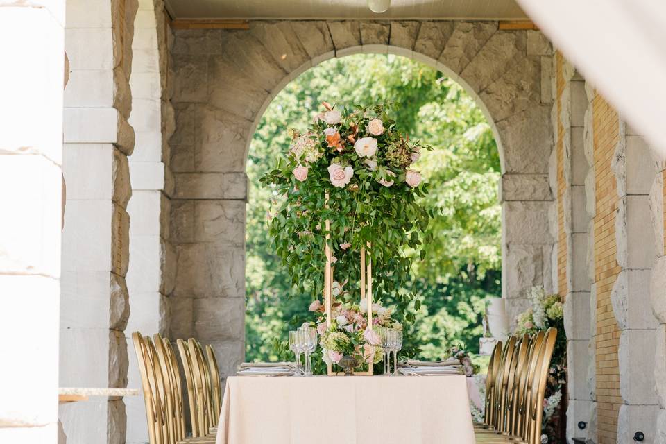 Outdoor dining tablescape