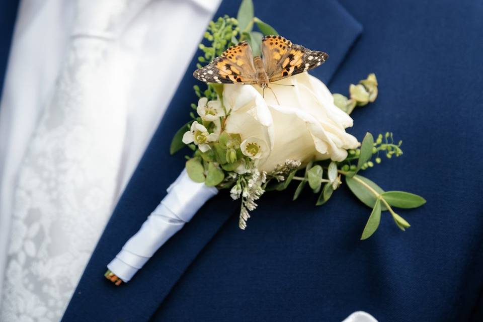 Single Rose Boutonniere