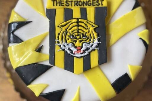 Tiger-themed cake