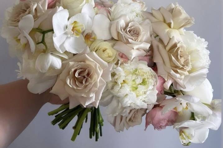 Tan bridal bouquet