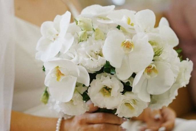 White bridal bouquet cape cod