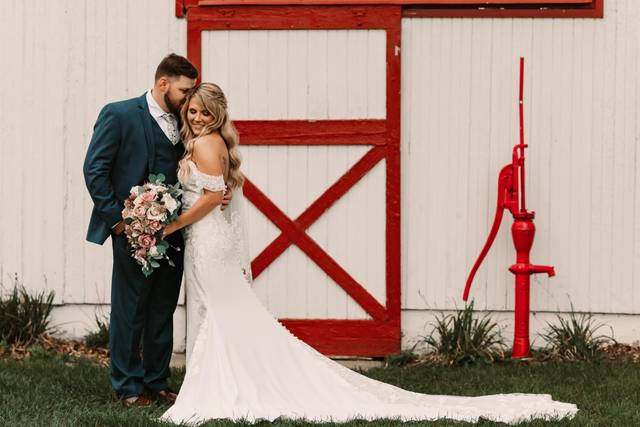 Elite Bridal - Dress & Attire - Champaign, IL - WeddingWire