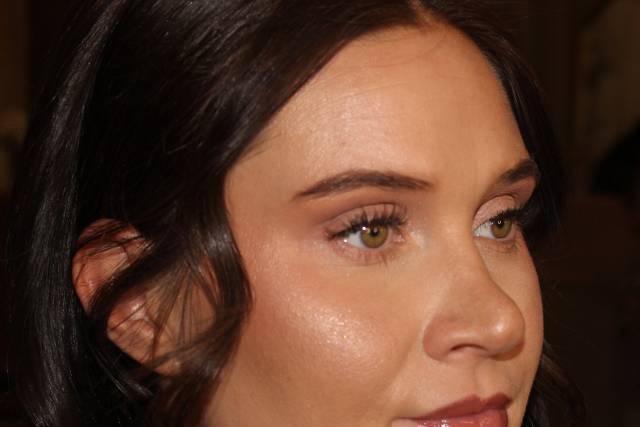 Dewy bridesmaid makeup