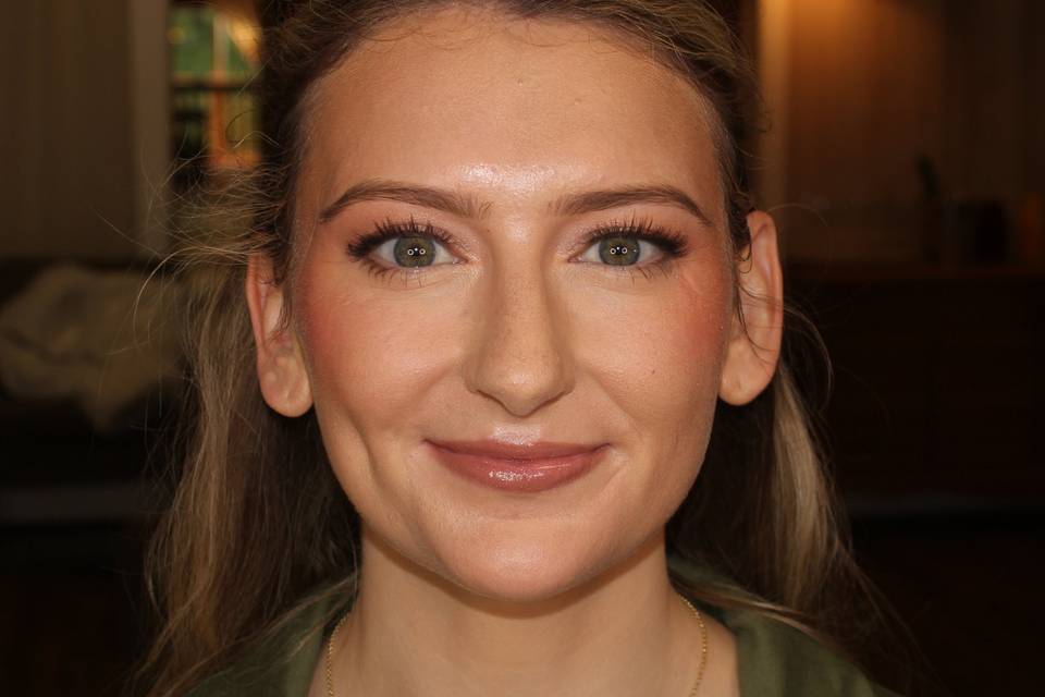 Dewy bridesmaid makeup