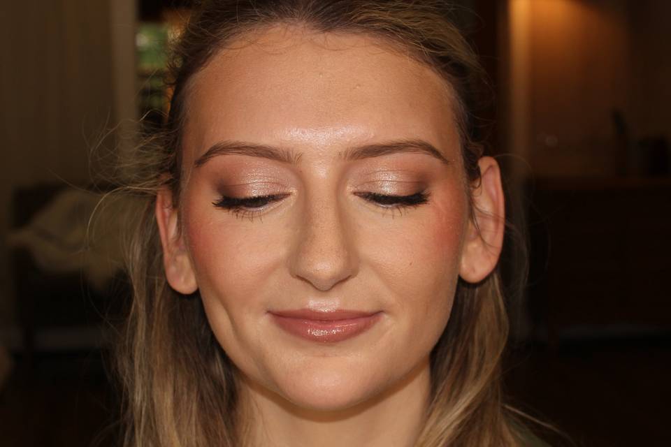 Dewy bridesmaid makeup