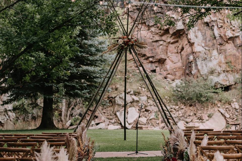 Wedding aisle and arch