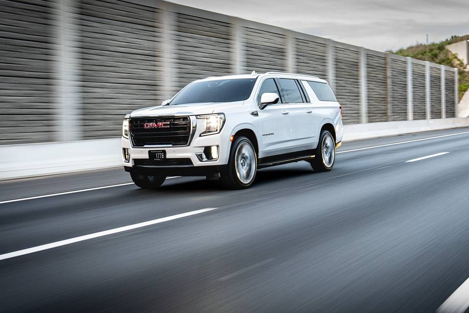 White GMC Yukon XL