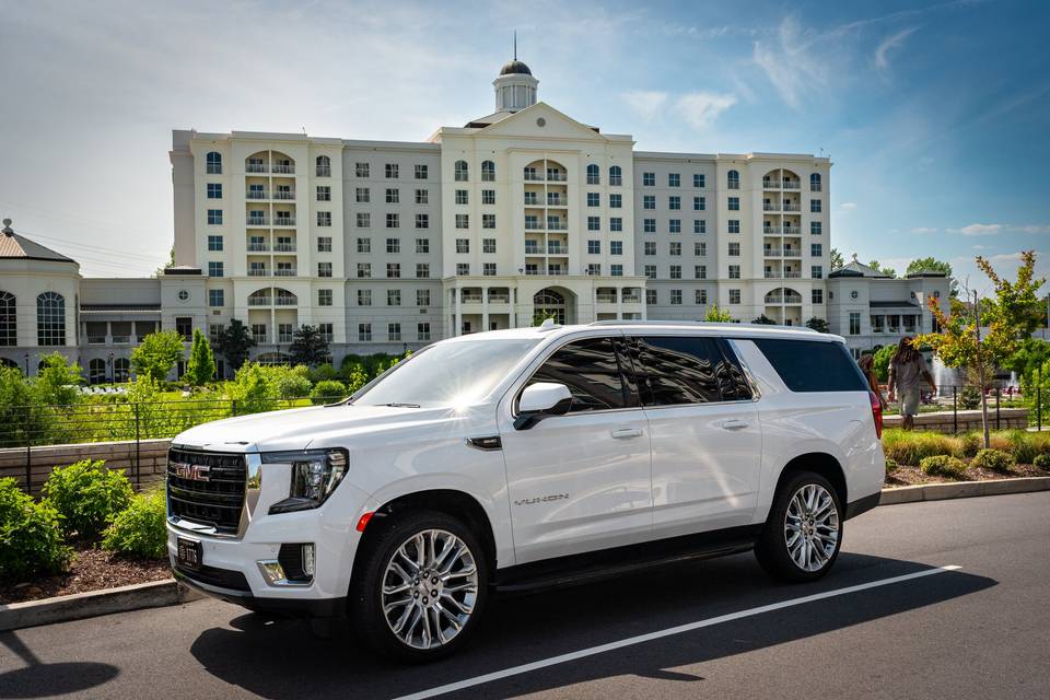White GMC Yukon XL