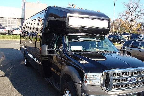 32 passenger minibus