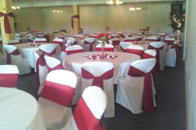 Round table setting