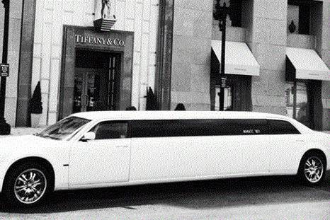 Chrysler 300 10 Passenger Tiffany Limousine.