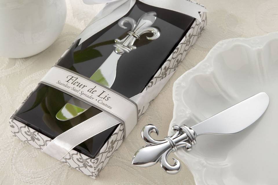 This great fleur de lis chrome spreader makes the perfect wedding favor or party favor!  Complete with a 