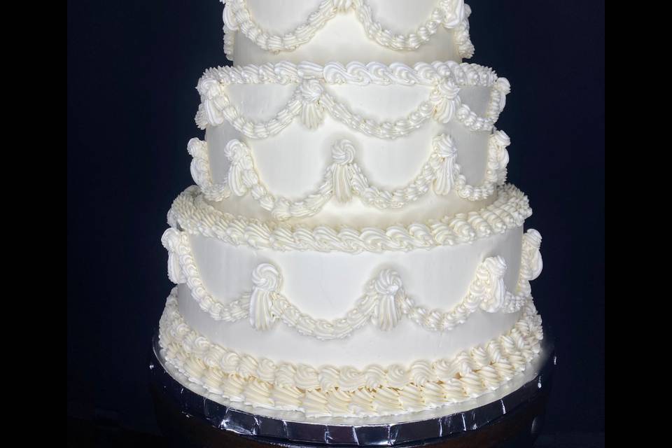 4 tier vintage pipping cake
