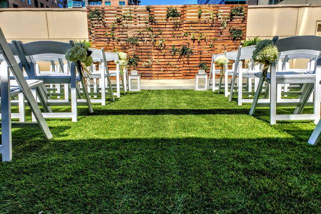 Pallet Wood Wall with Decor